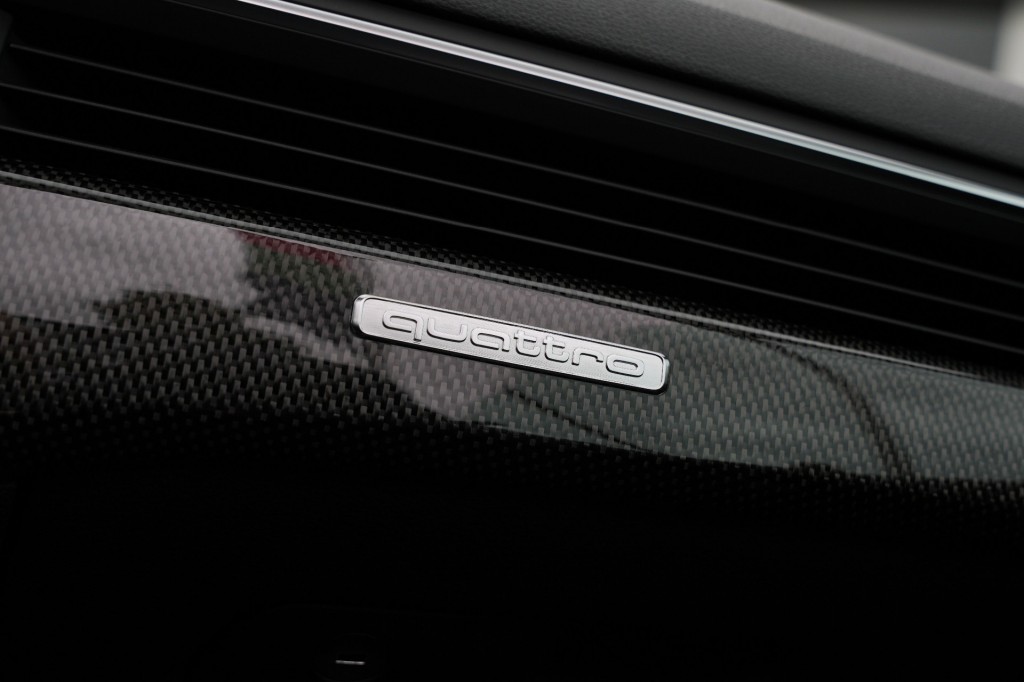 large_1755087767391168