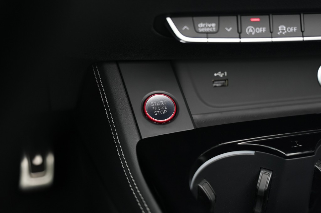 large_1755252664945114