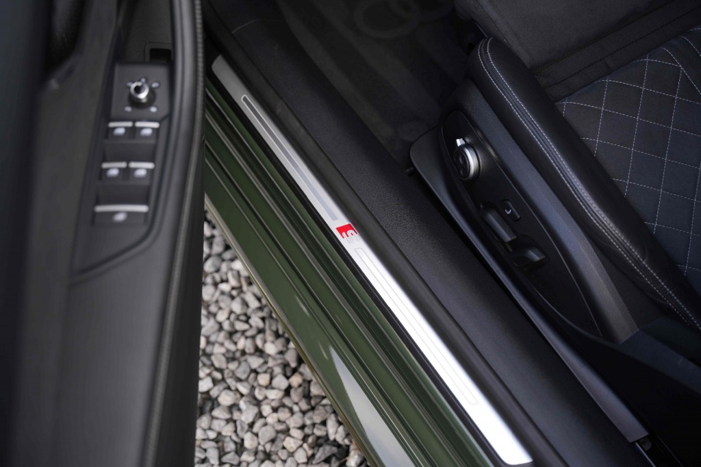 large_1755252664945185