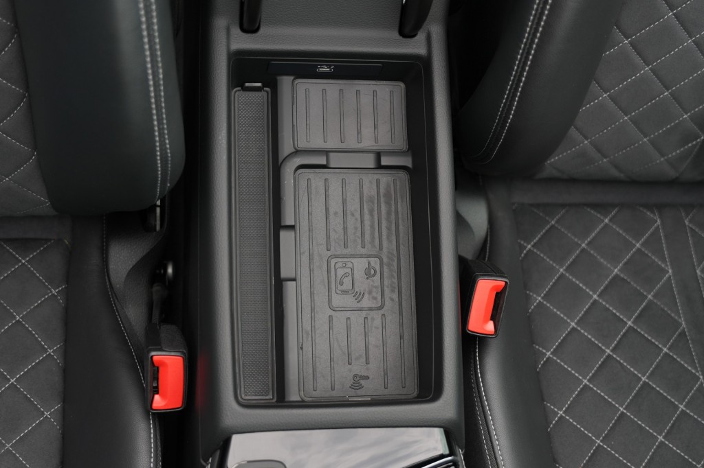 large_1755252664945214