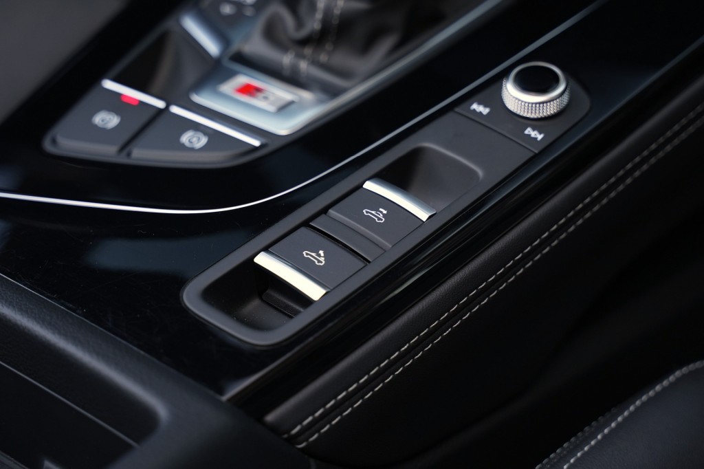 large_1755252664945595