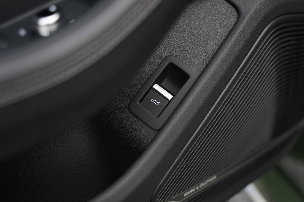 large_1755252664945789