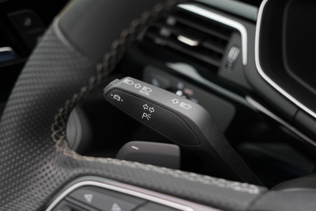 large_1755252664945871