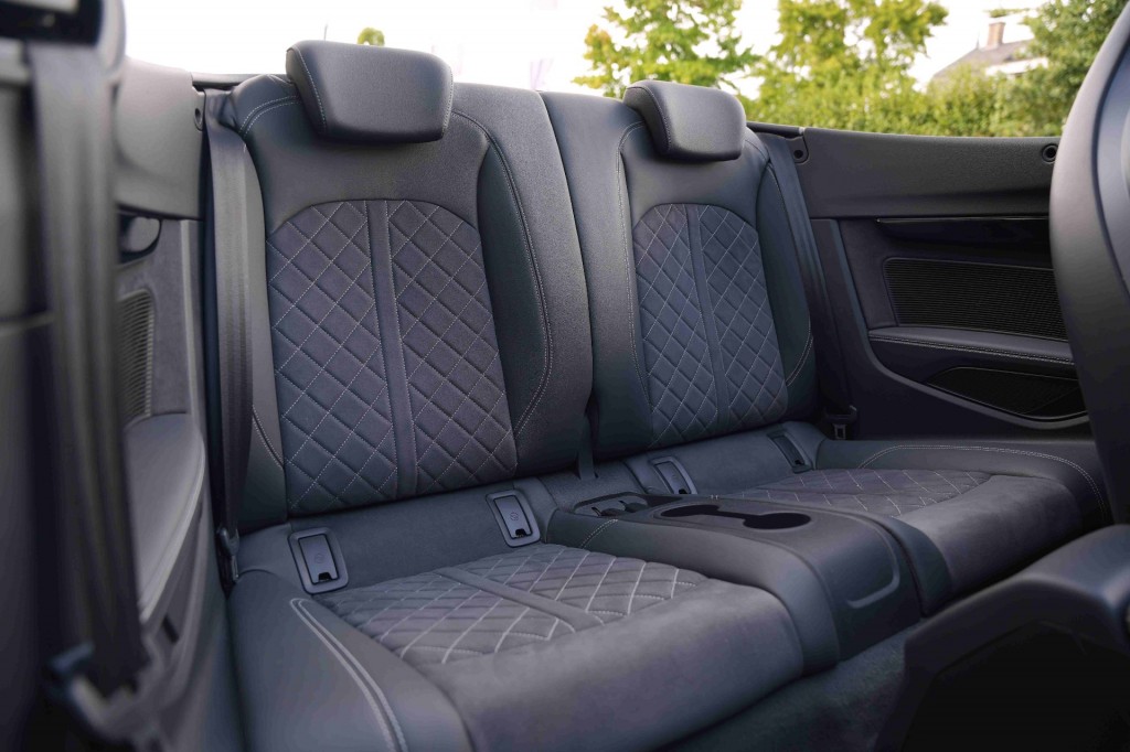 large_1755252664945898