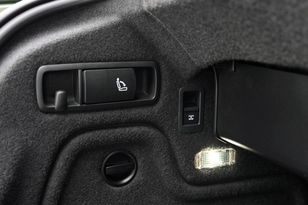 large_1755252664945940