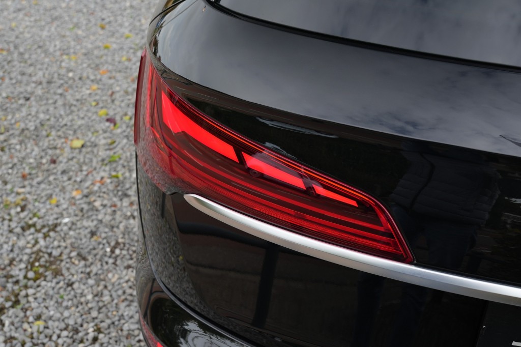 large_1758101521108037