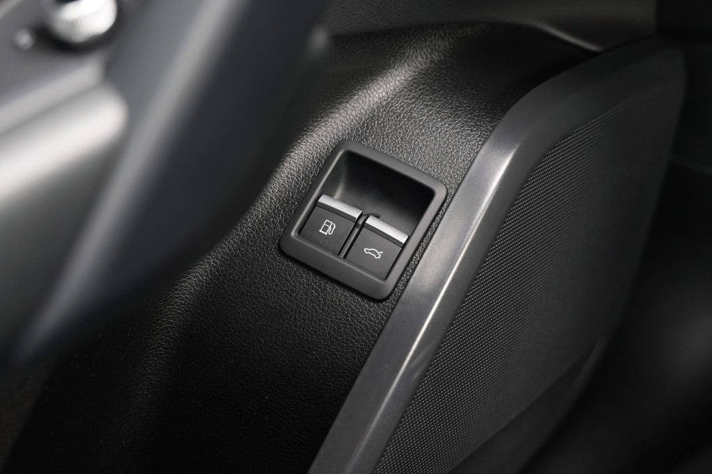 large_1758101521108078