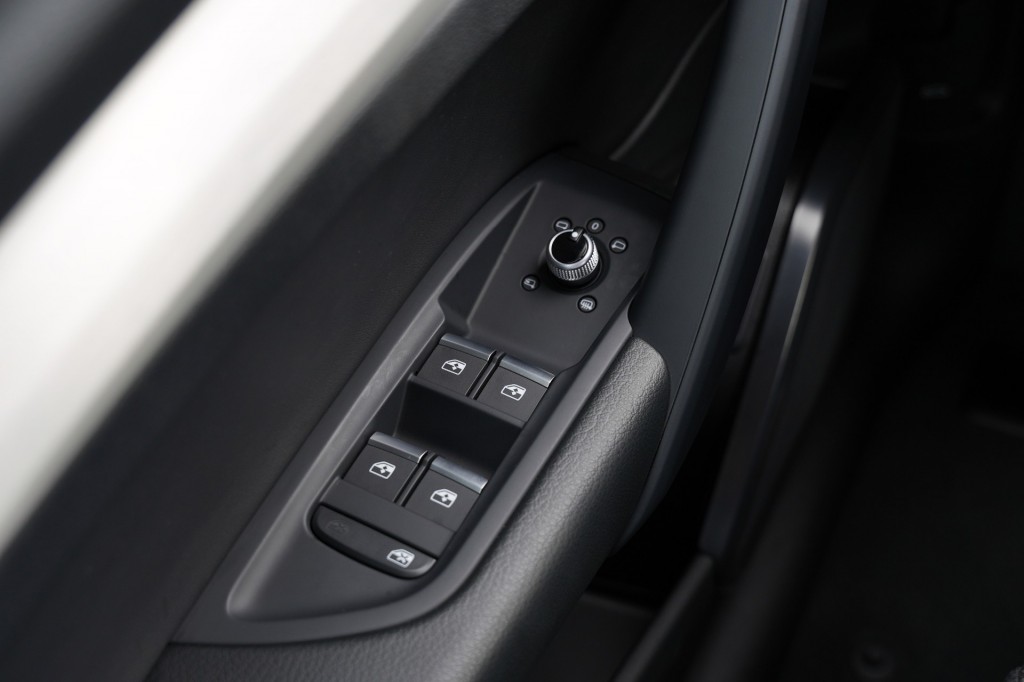 large_1758101521108324