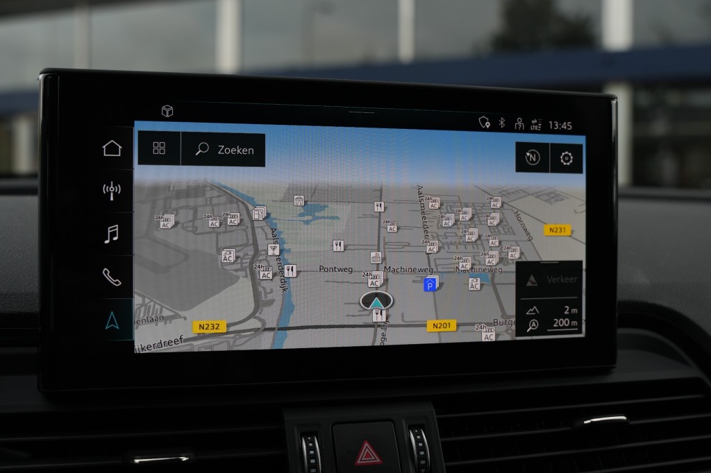 large_1758101521108734