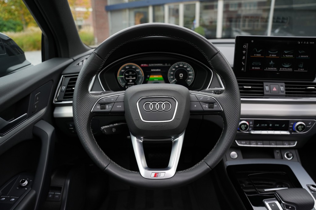 large_1758101521108890