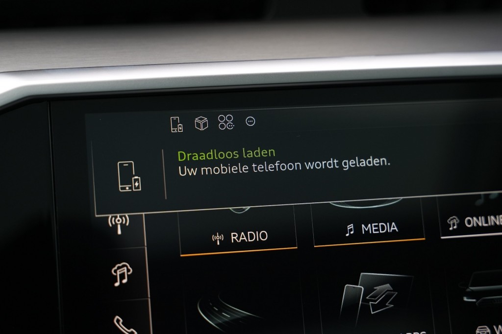 large_1759731906636104