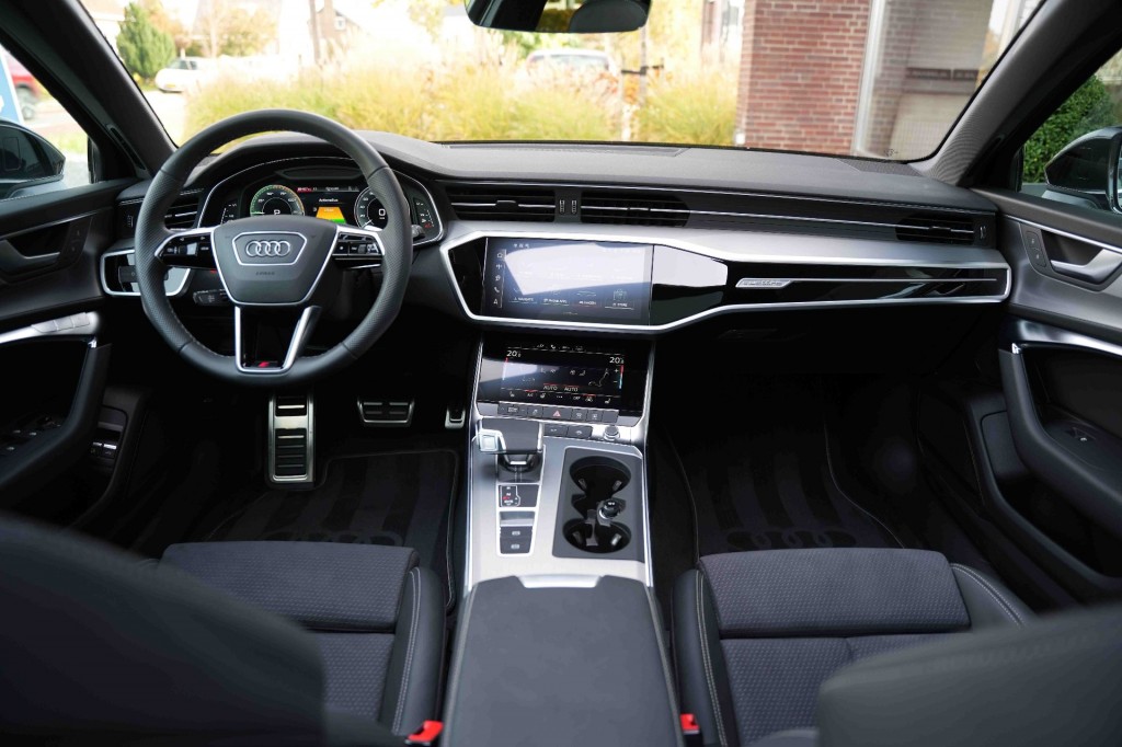 large_1759731906636246