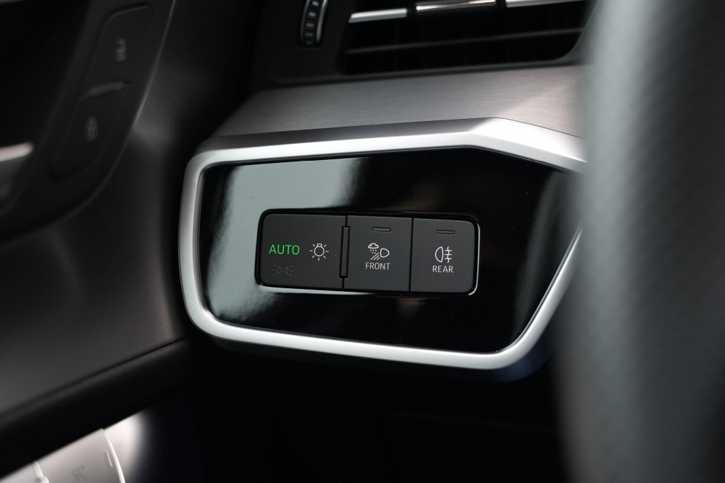 large_1759731906636269