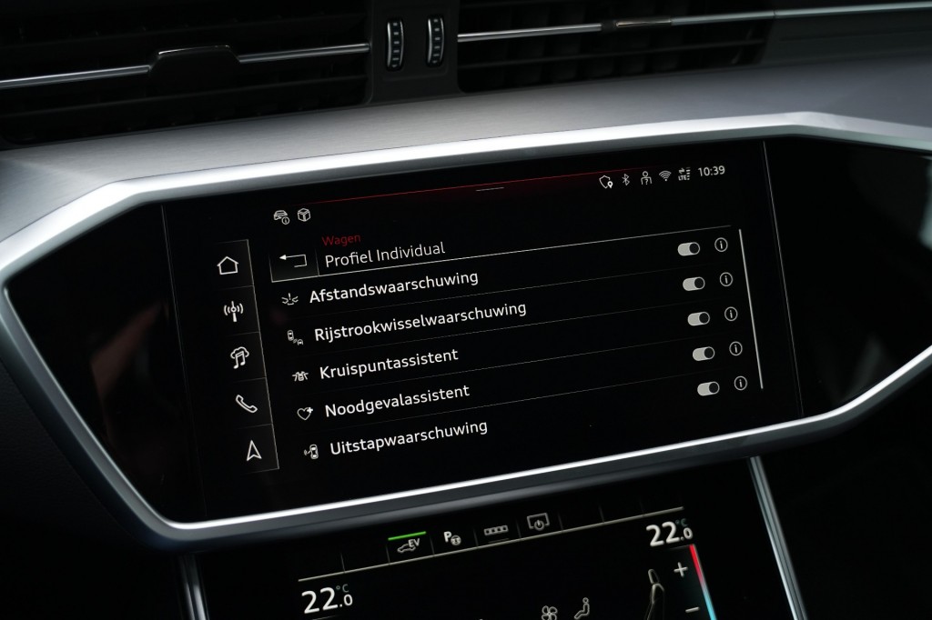 large_1759731906636315