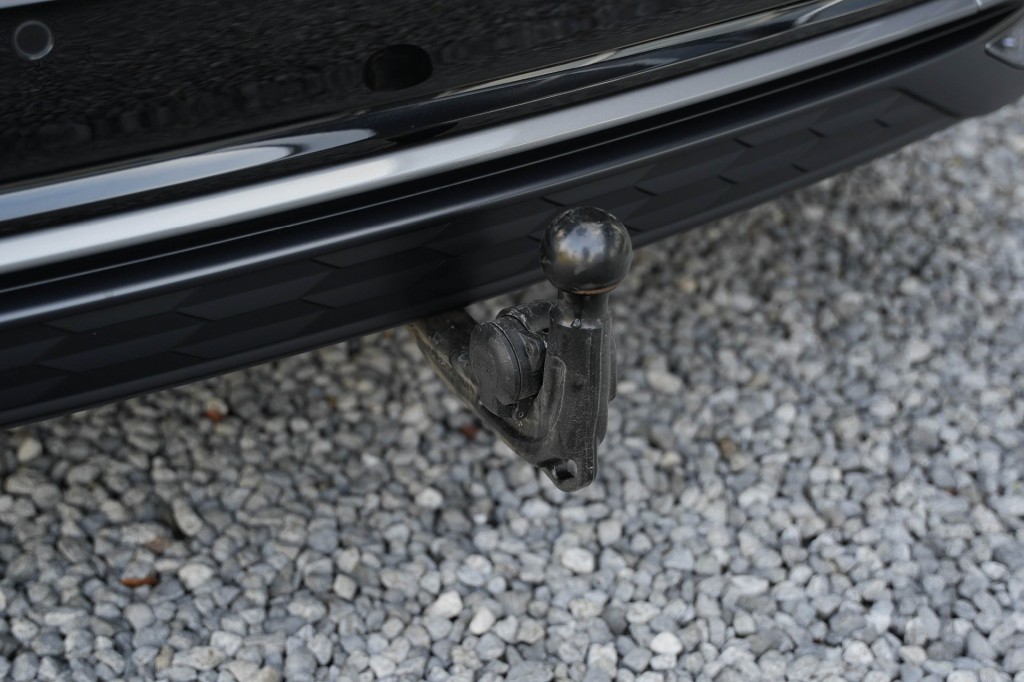 large_1759731906636390