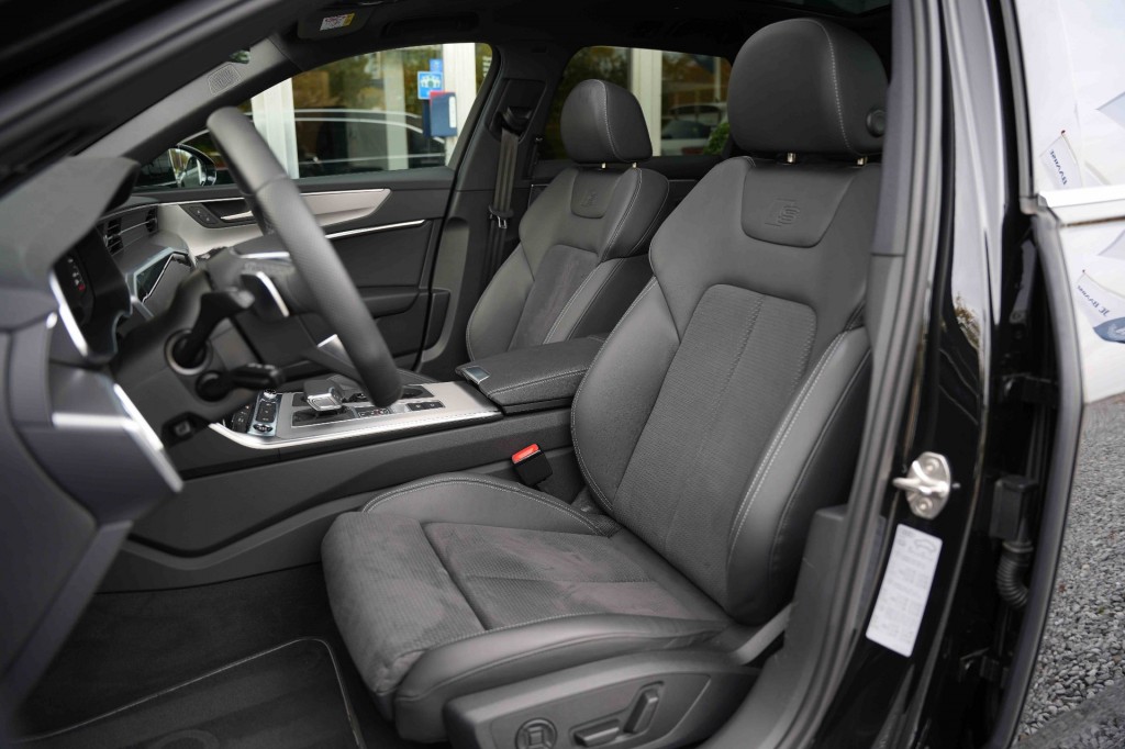 large_1759731906636813