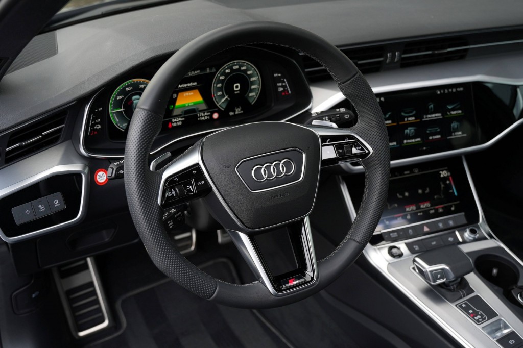 large_1759731906636844