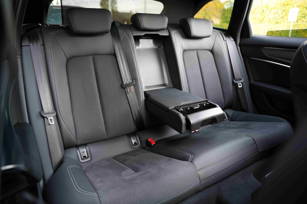 large_1759731906636915