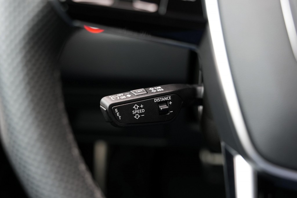 large_1759731906636917