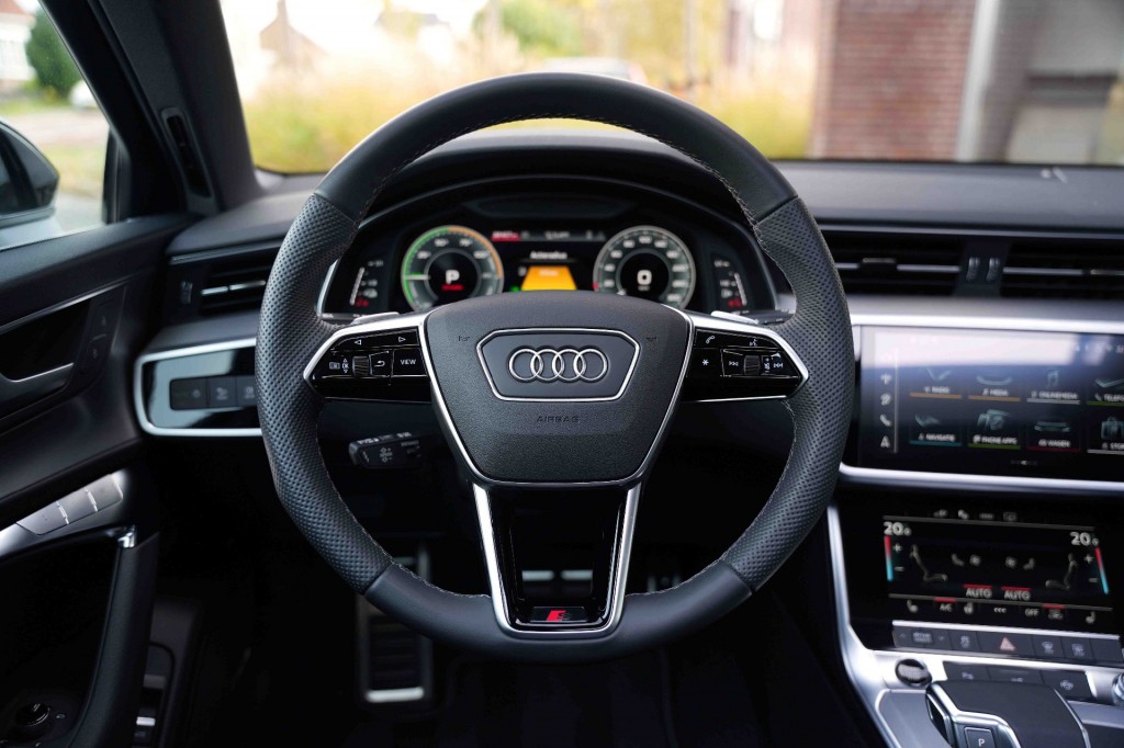 large_1759731906636978